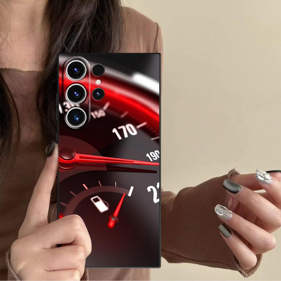 Czerwone etui z motywem samoch – Samsung Galaxy S24 recenzja i cena
